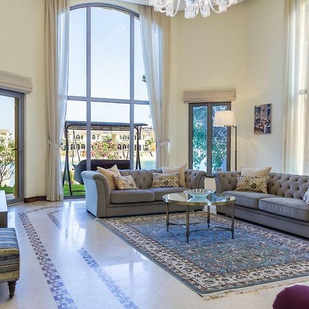 Chic 4Br Villa With Assistant Room And Private Pool On Palm Jumeirah By Deluxe Holiday Homes Dubaj Zewnętrze zdjęcie