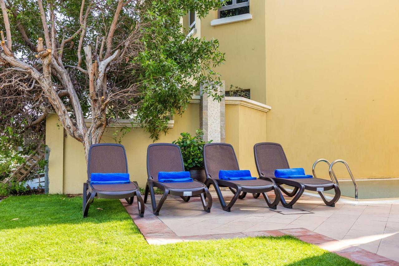 Chic 4Br Villa With Assistant Room And Private Pool On Palm Jumeirah By Deluxe Holiday Homes Dubaj Zewnętrze zdjęcie