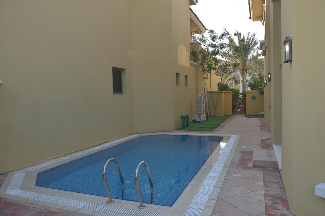 Chic 4Br Villa With Assistant Room And Private Pool On Palm Jumeirah By Deluxe Holiday Homes Dubaj Zewnętrze zdjęcie