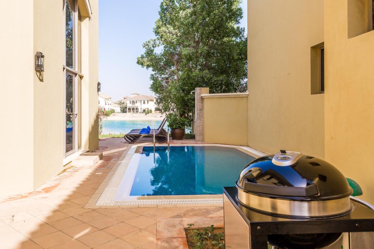 Chic 4Br Villa With Assistant Room And Private Pool On Palm Jumeirah By Deluxe Holiday Homes Dubaj Zewnętrze zdjęcie