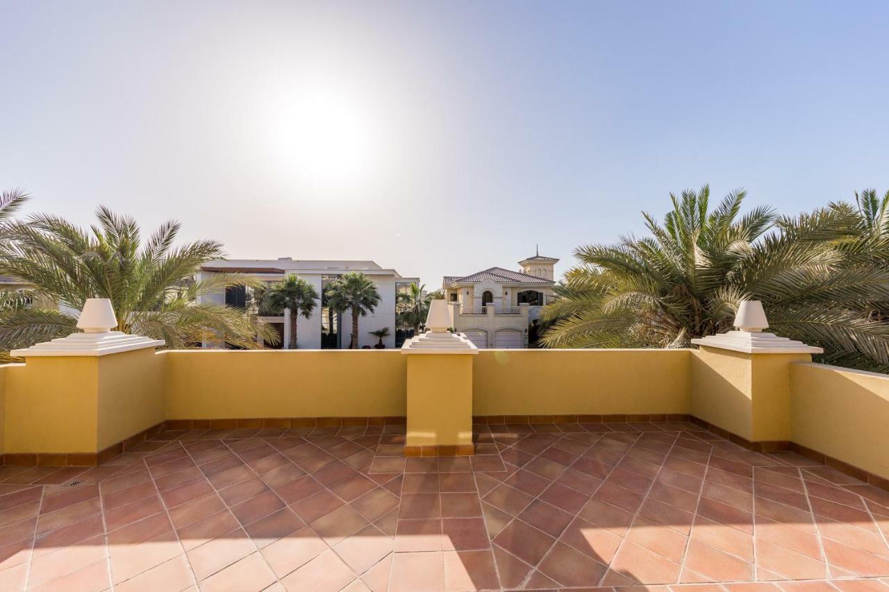 Chic 4Br Villa With Assistant Room And Private Pool On Palm Jumeirah By Deluxe Holiday Homes Dubaj Zewnętrze zdjęcie