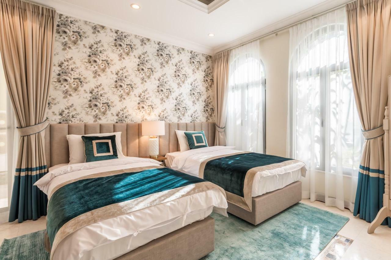 Chic 4Br Villa With Assistant Room And Private Pool On Palm Jumeirah By Deluxe Holiday Homes Dubaj Zewnętrze zdjęcie
